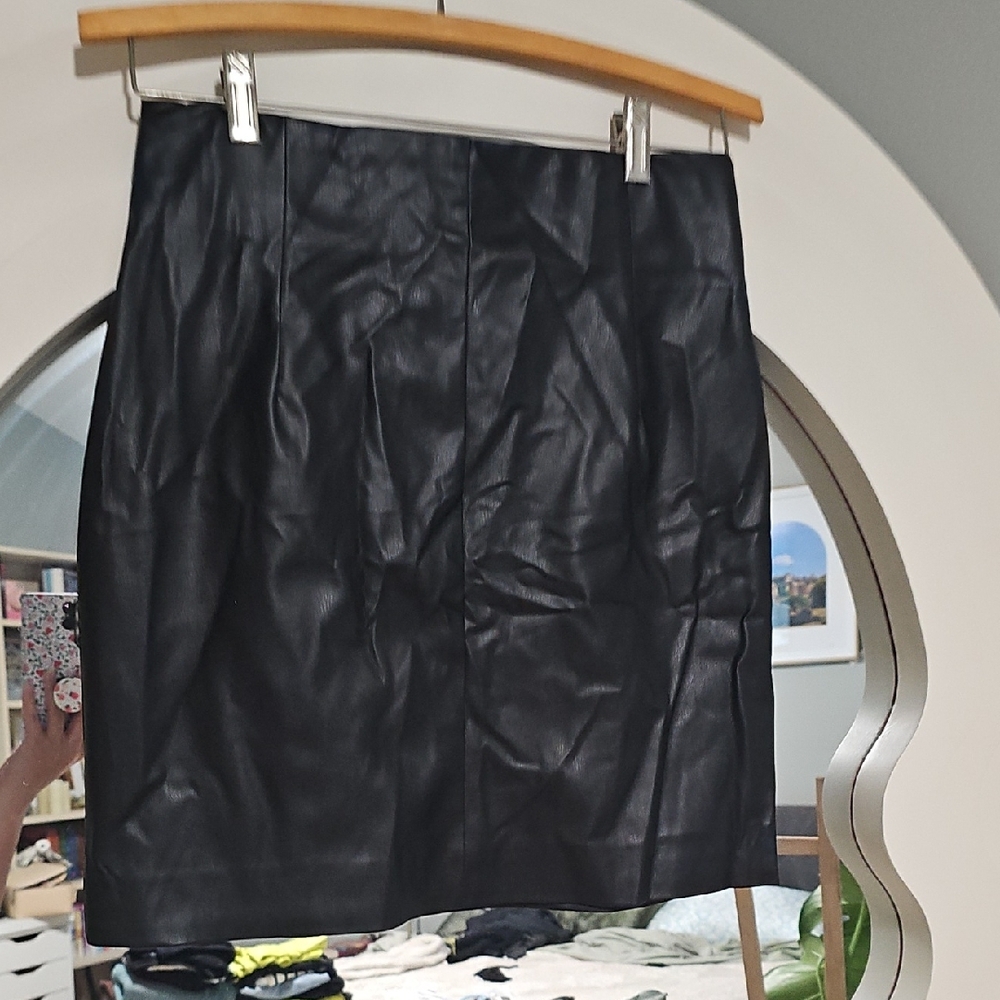 Elegant Black Leather Skirt